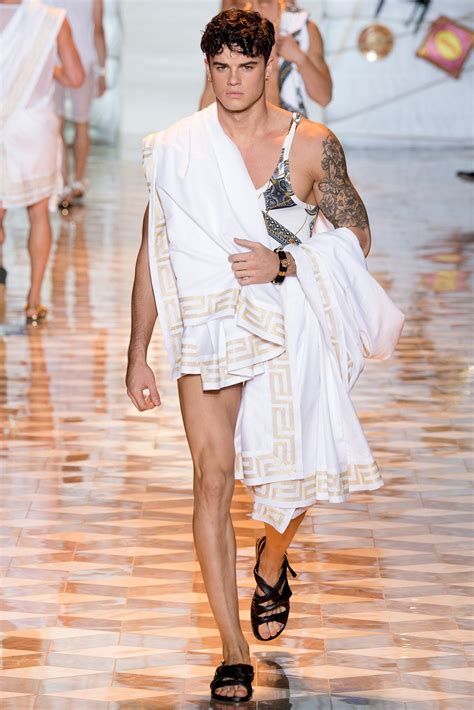 Versace Spring 2015 Menswear Collection .